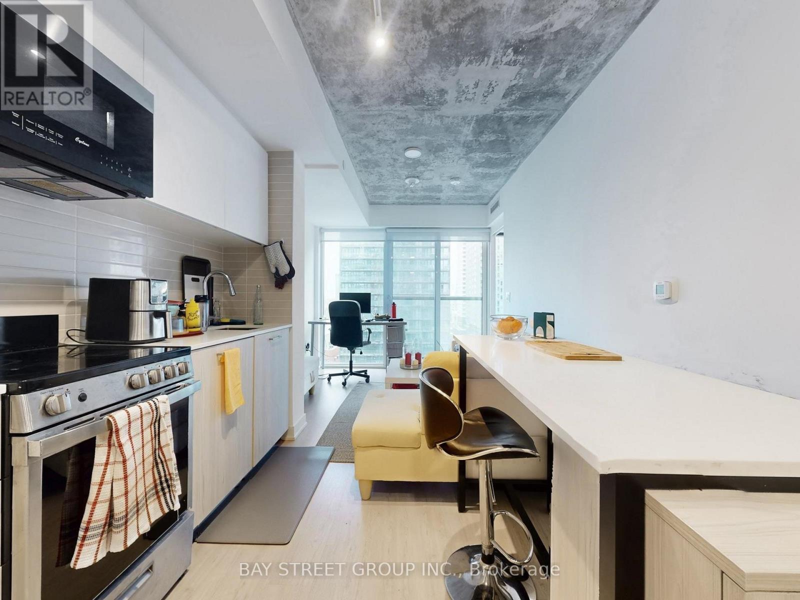 1303 - 65 Mutual Street, Toronto, ON - Indoor Photo Showing Kitchen