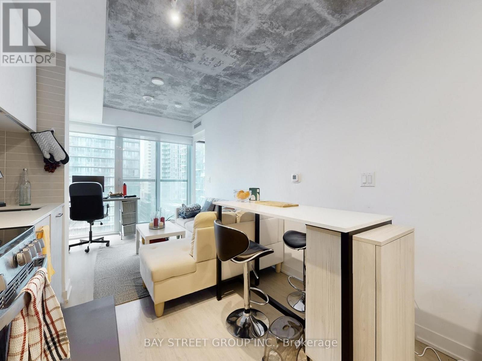 1303 - 65 Mutual Street, Toronto, ON - Indoor Photo Showing Laundry Room