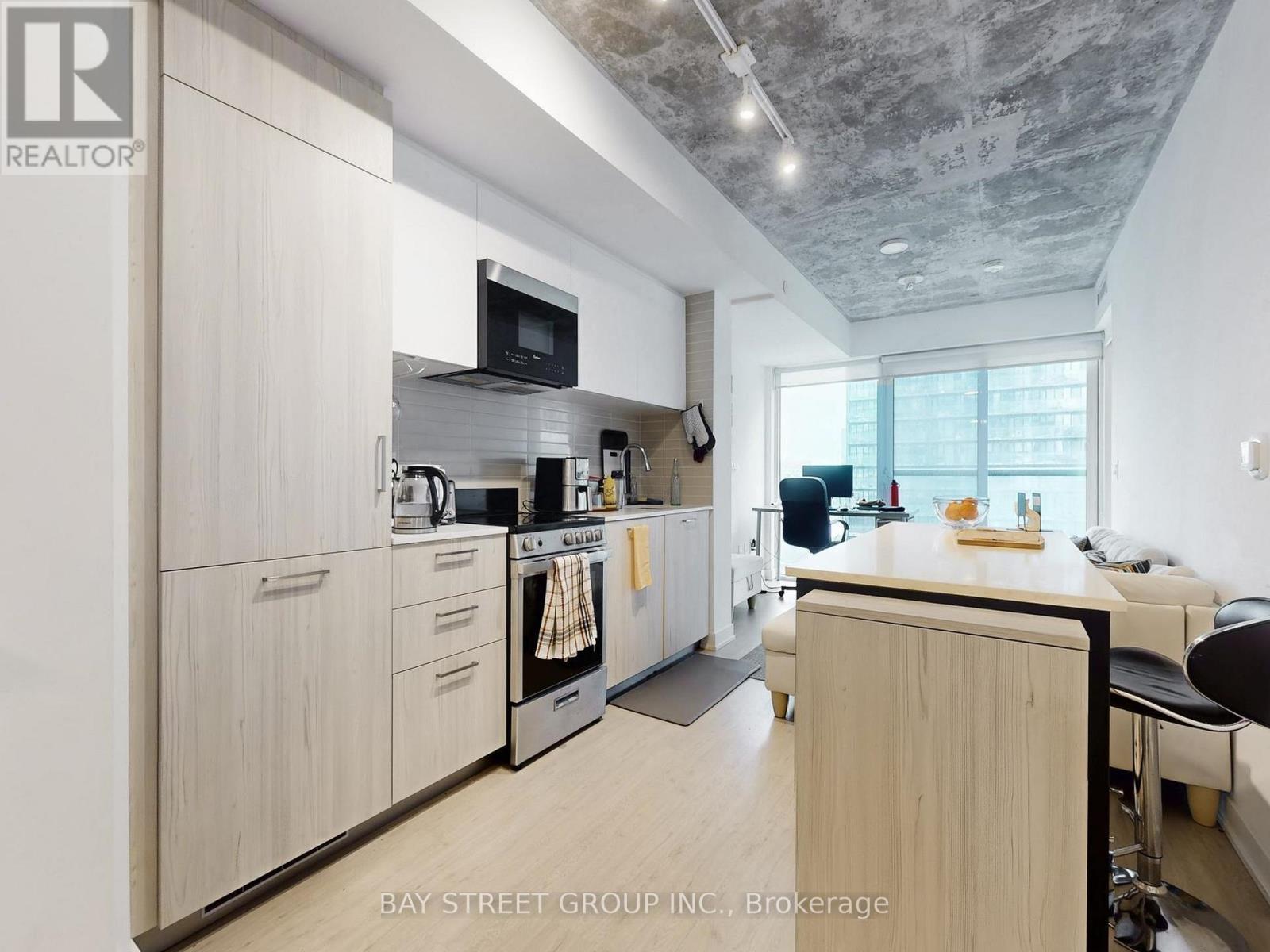 1303 - 65 Mutual Street, Toronto, ON - Indoor Photo Showing Kitchen
