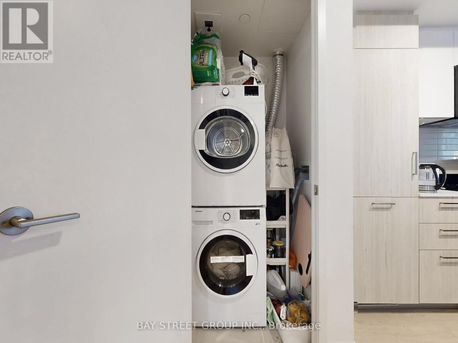 1303 - 65 Mutual Street, Toronto, ON - Indoor Photo Showing Laundry Room