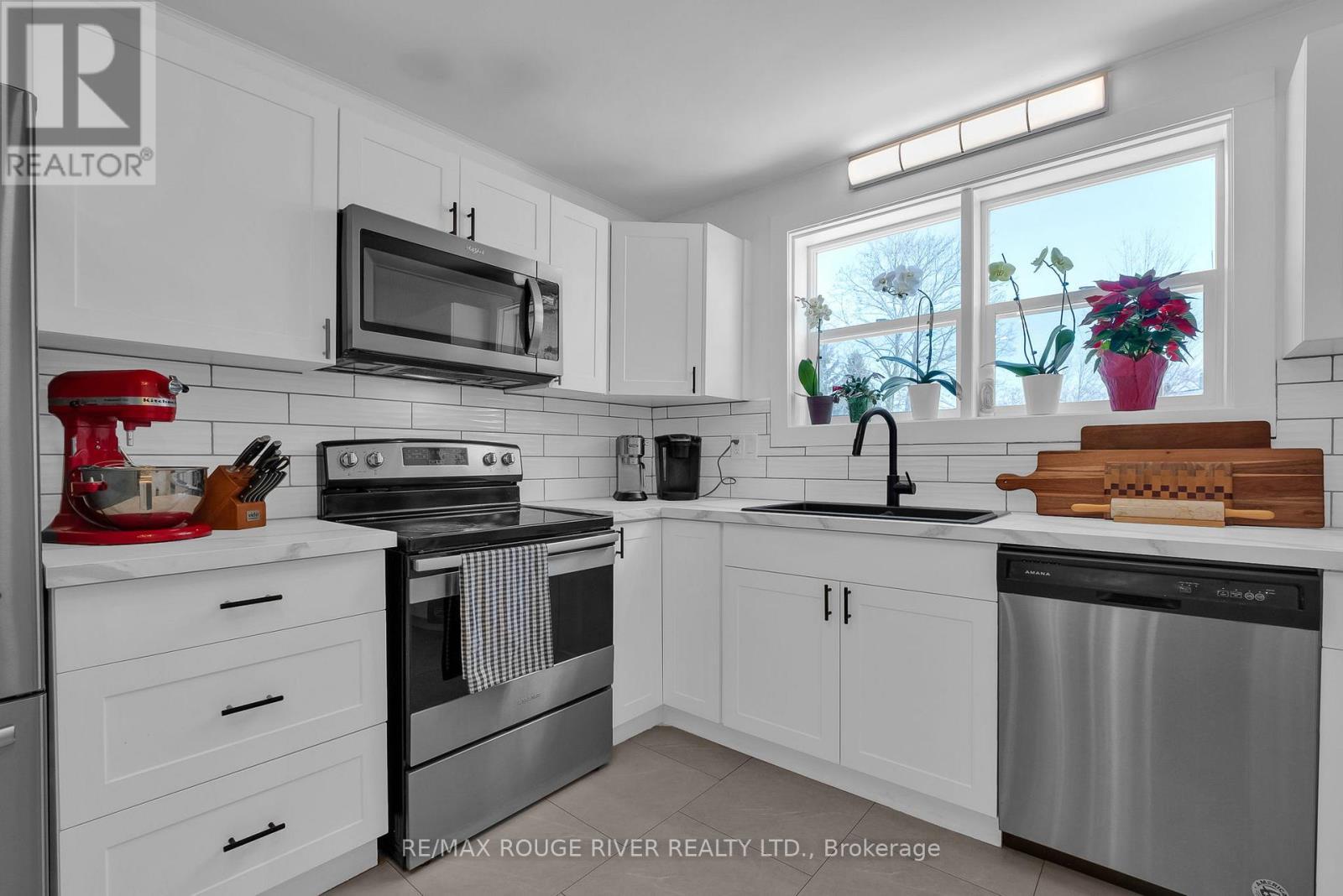 76 Princess Street, Quinte West (Trenton Ward), ON - Indoor Photo Showing Kitchen