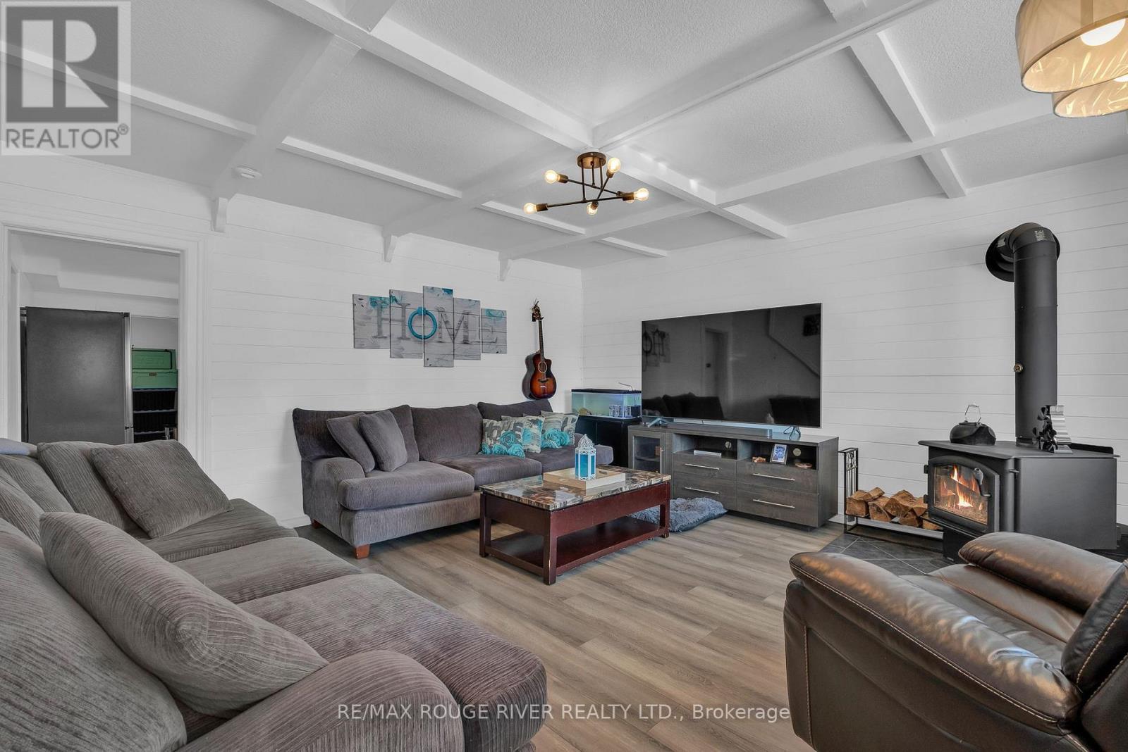76 Princess Street, Quinte West (Trenton Ward), ON - Indoor Photo Showing Living Room