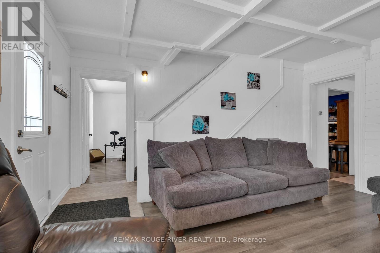 76 Princess Street, Quinte West (Trenton Ward), ON - Indoor Photo Showing Living Room