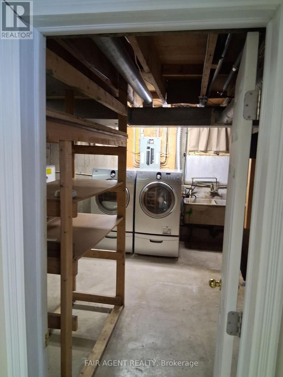 1502 Beckworth Avenue, London East (East D), ON - Indoor Photo Showing Laundry Room