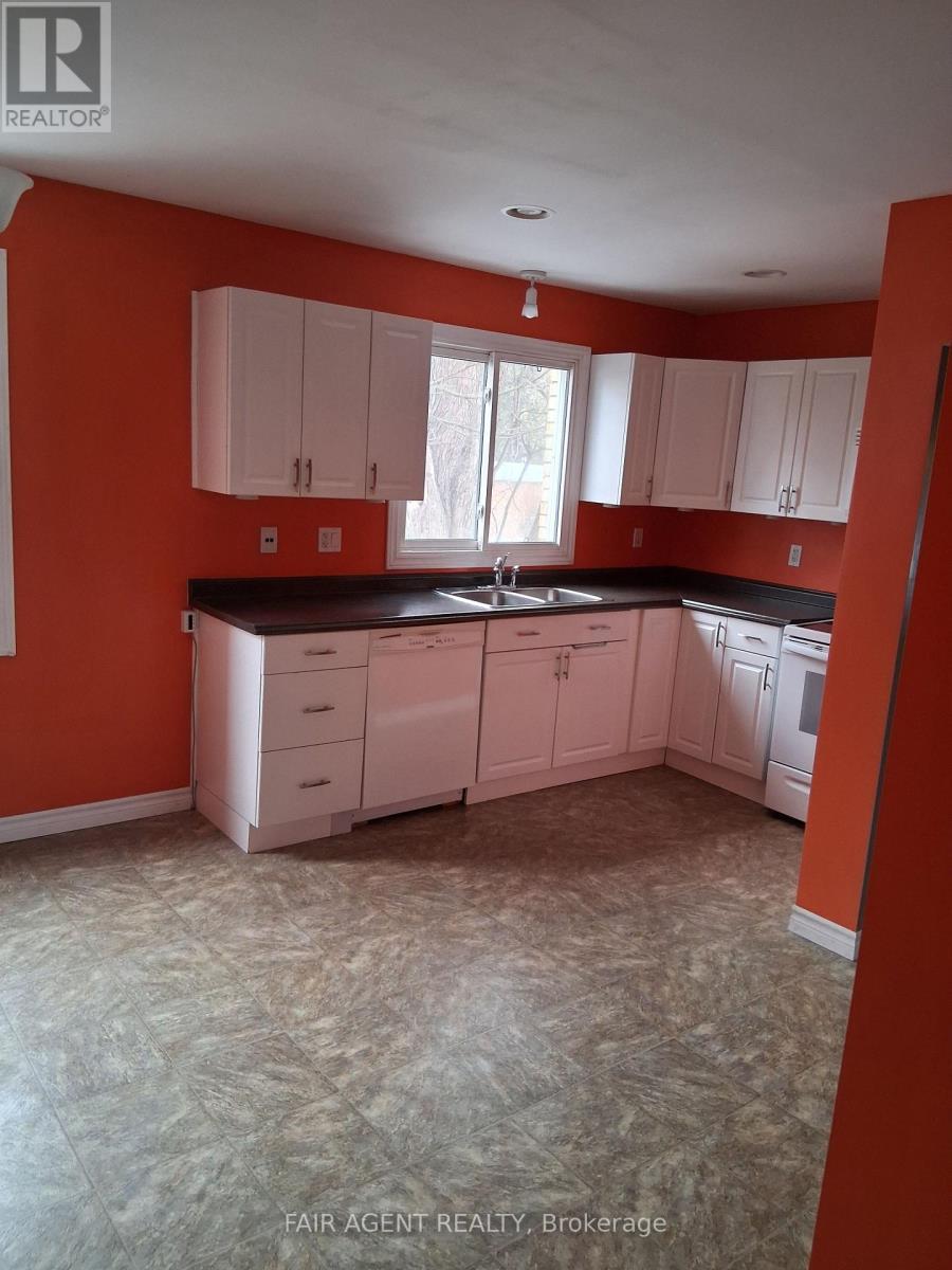 1502 Beckworth Avenue, London East (East D), ON - Indoor Photo Showing Kitchen With Double Sink