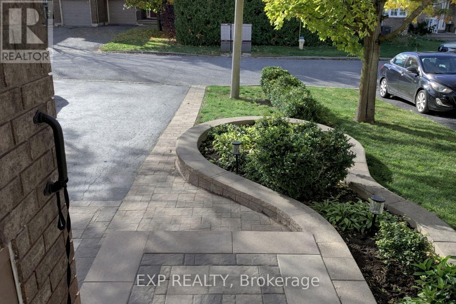 Front Landscaping Summer - 2092 Melette Crescent, Ottawa, ON - Outdoor