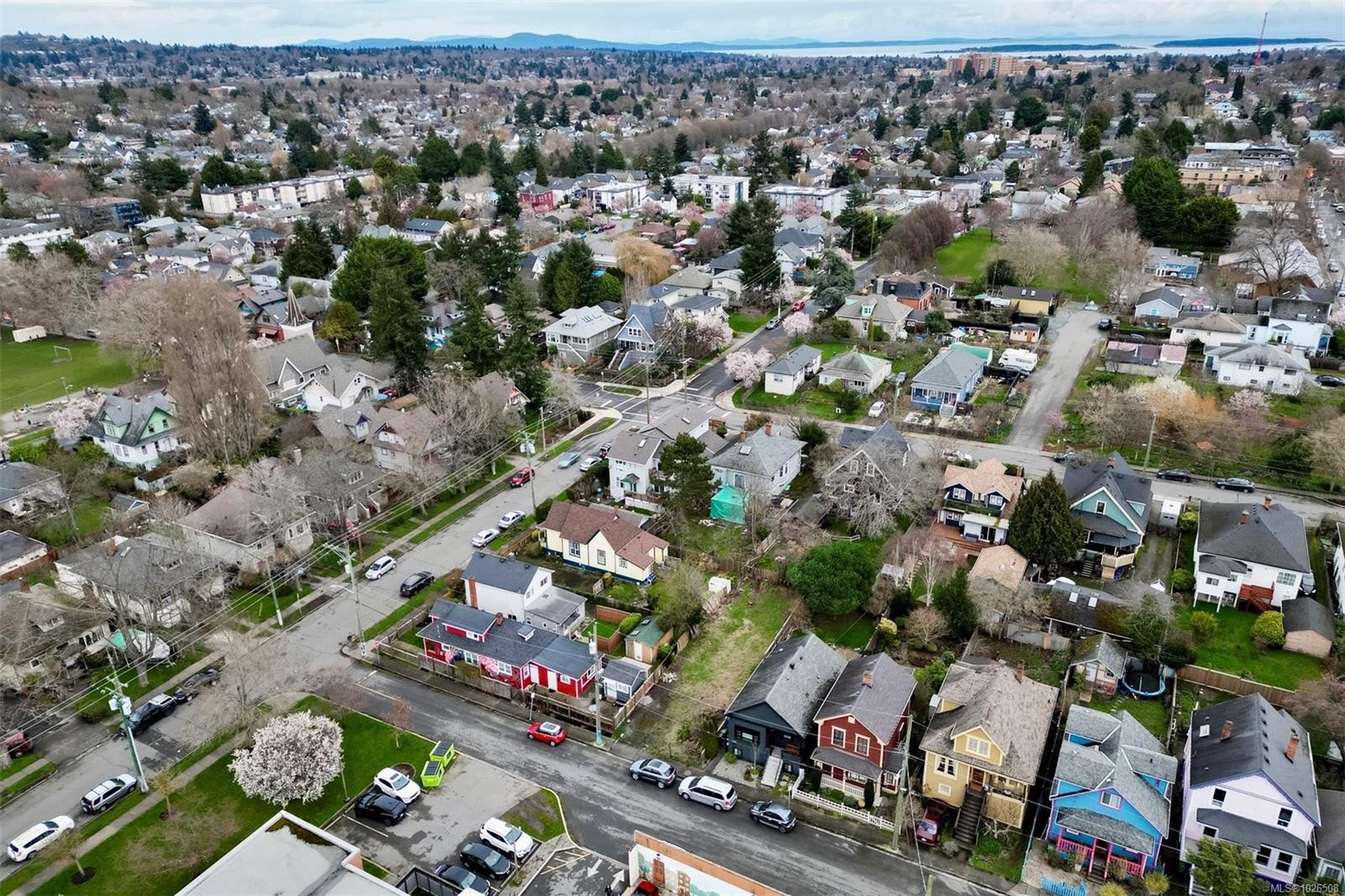 2017 Cameron St, Victoria, BC