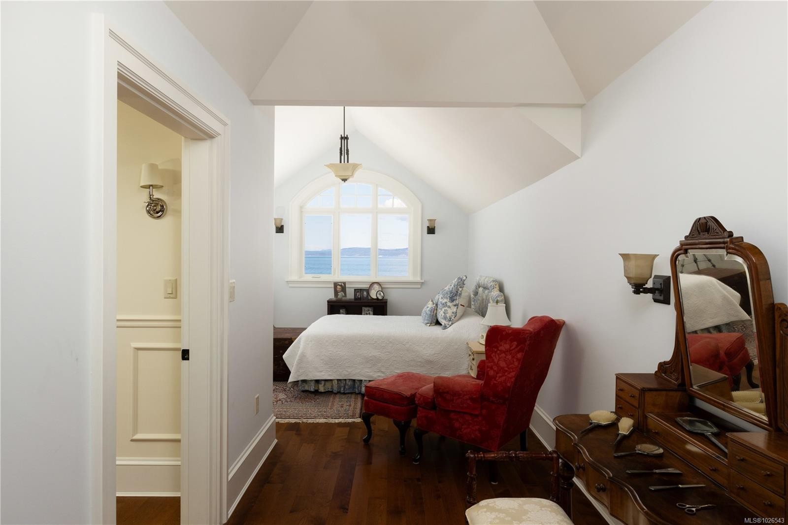 2600 Queenswood Dr, Saanich, BC