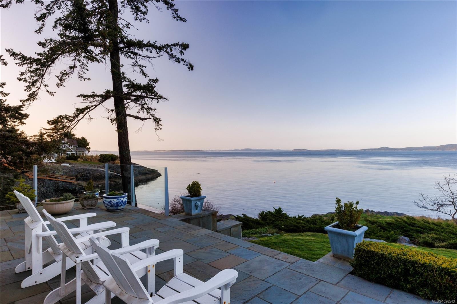 2600 Queenswood Dr, Saanich, BC