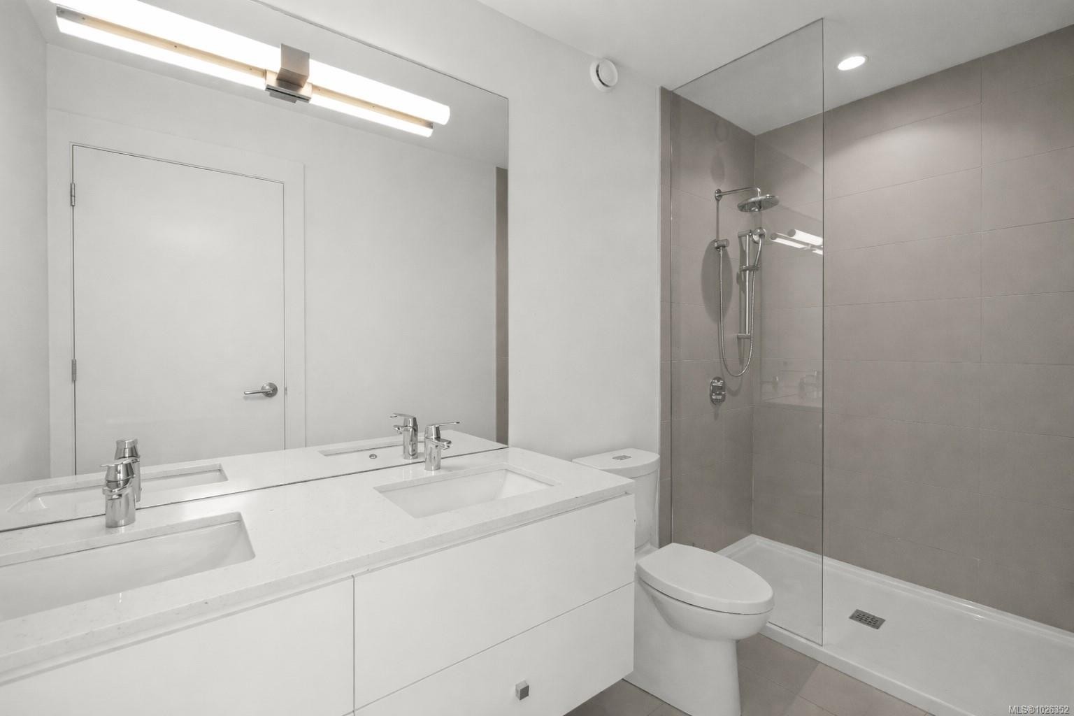 402-430 Parry St, Victoria, BC - Indoor Photo Showing Bathroom