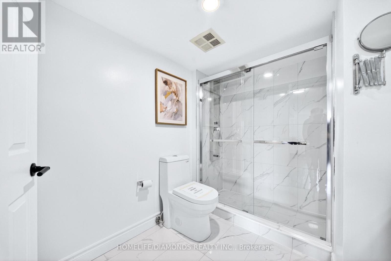 2002 - 5 Concorde Place, Toronto, ON - Indoor Photo Showing Bathroom