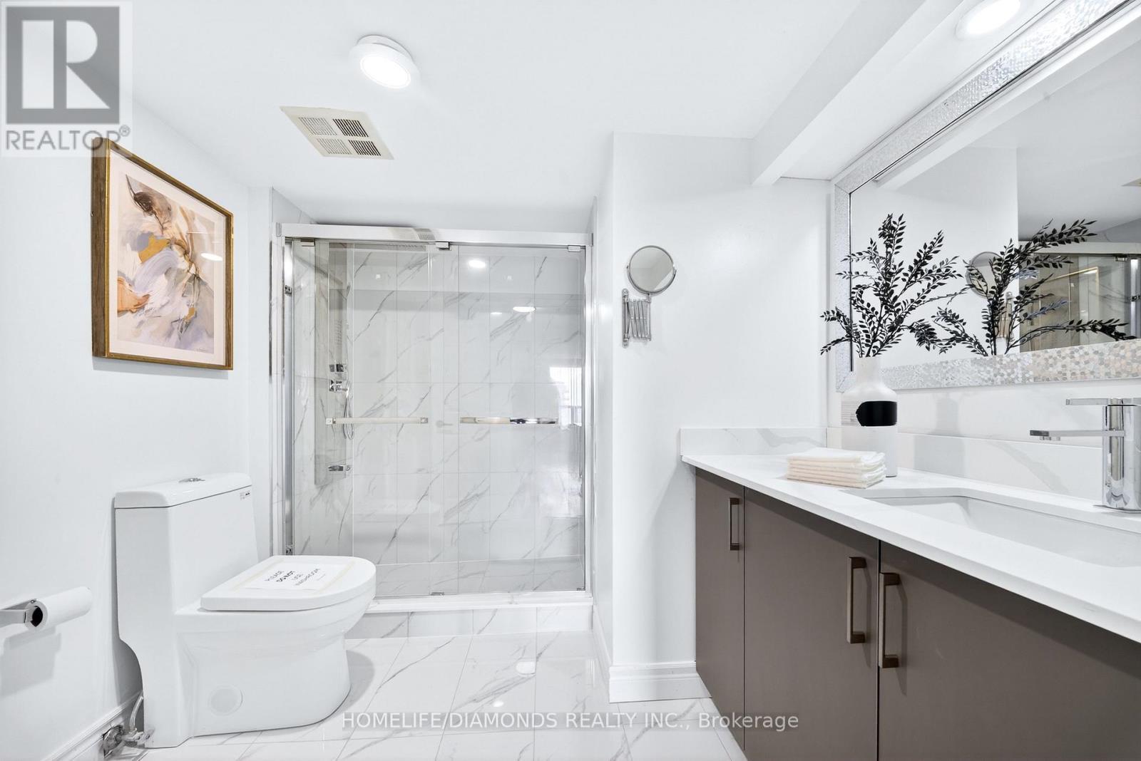 2002 - 5 Concorde Place, Toronto, ON - Indoor Photo Showing Bathroom