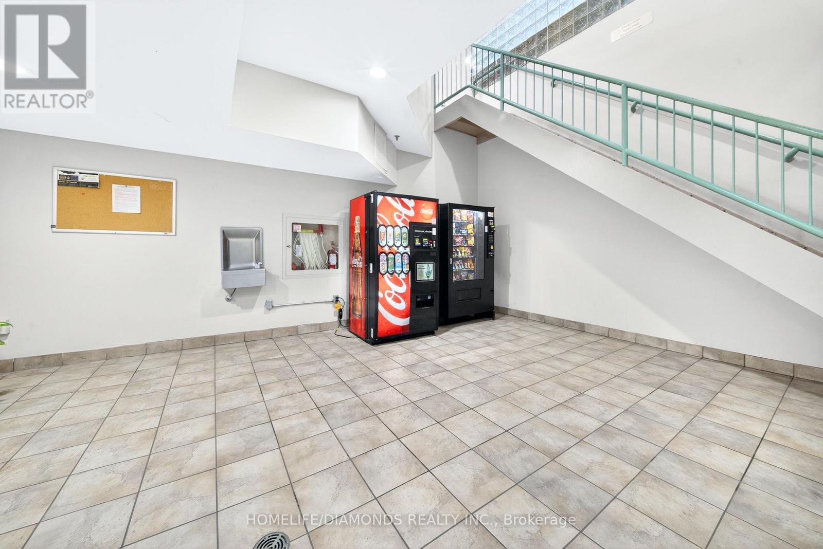 2002 - 5 Concorde Place, Toronto, ON - Indoor Photo Showing Other Room