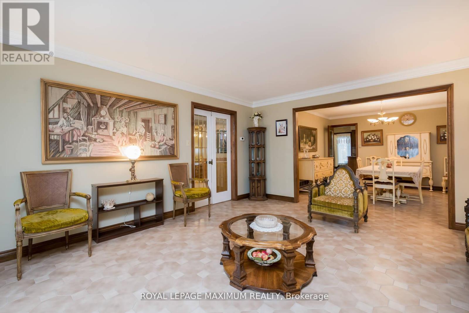 119 Glen Long Avenue, Toronto, ON - Indoor Photo Showing Living Room