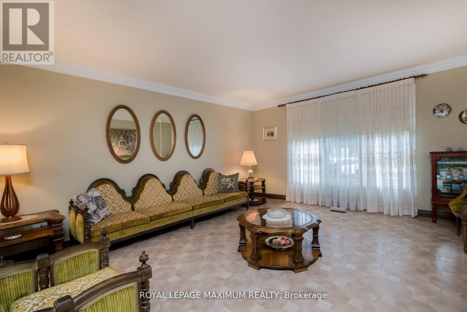 119 Glen Long Avenue, Toronto, ON - Indoor Photo Showing Living Room