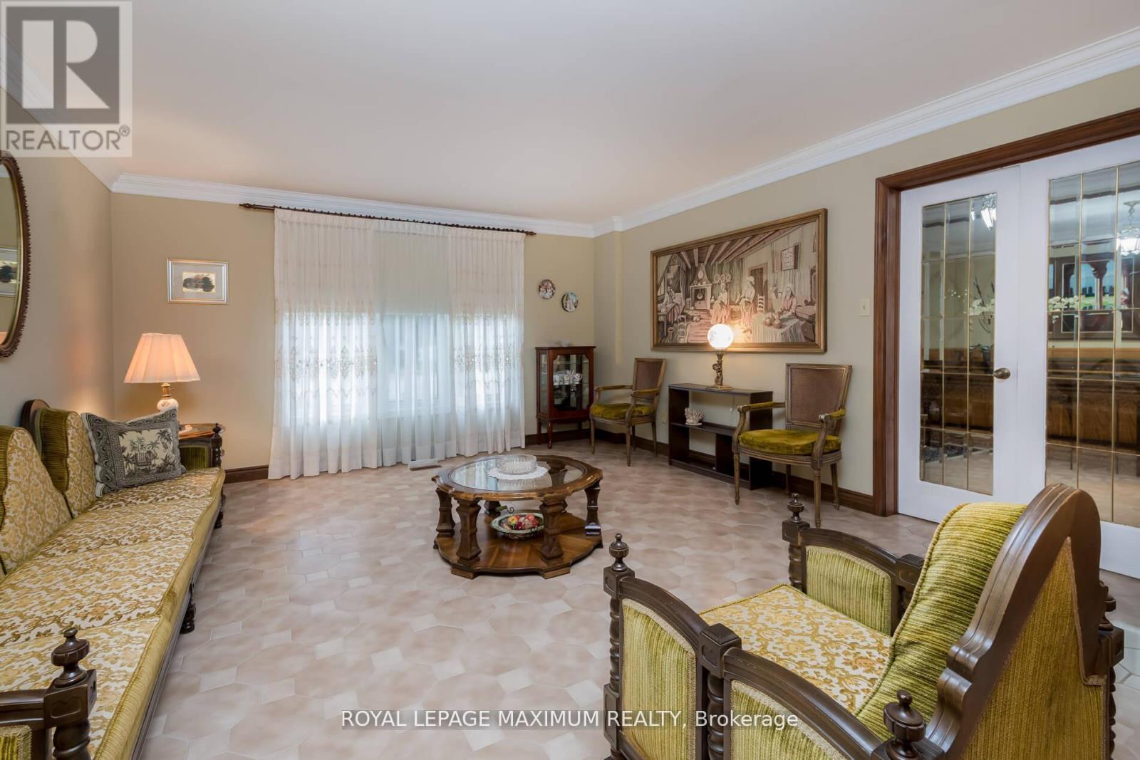 119 Glen Long Avenue, Toronto, ON - Indoor Photo Showing Living Room