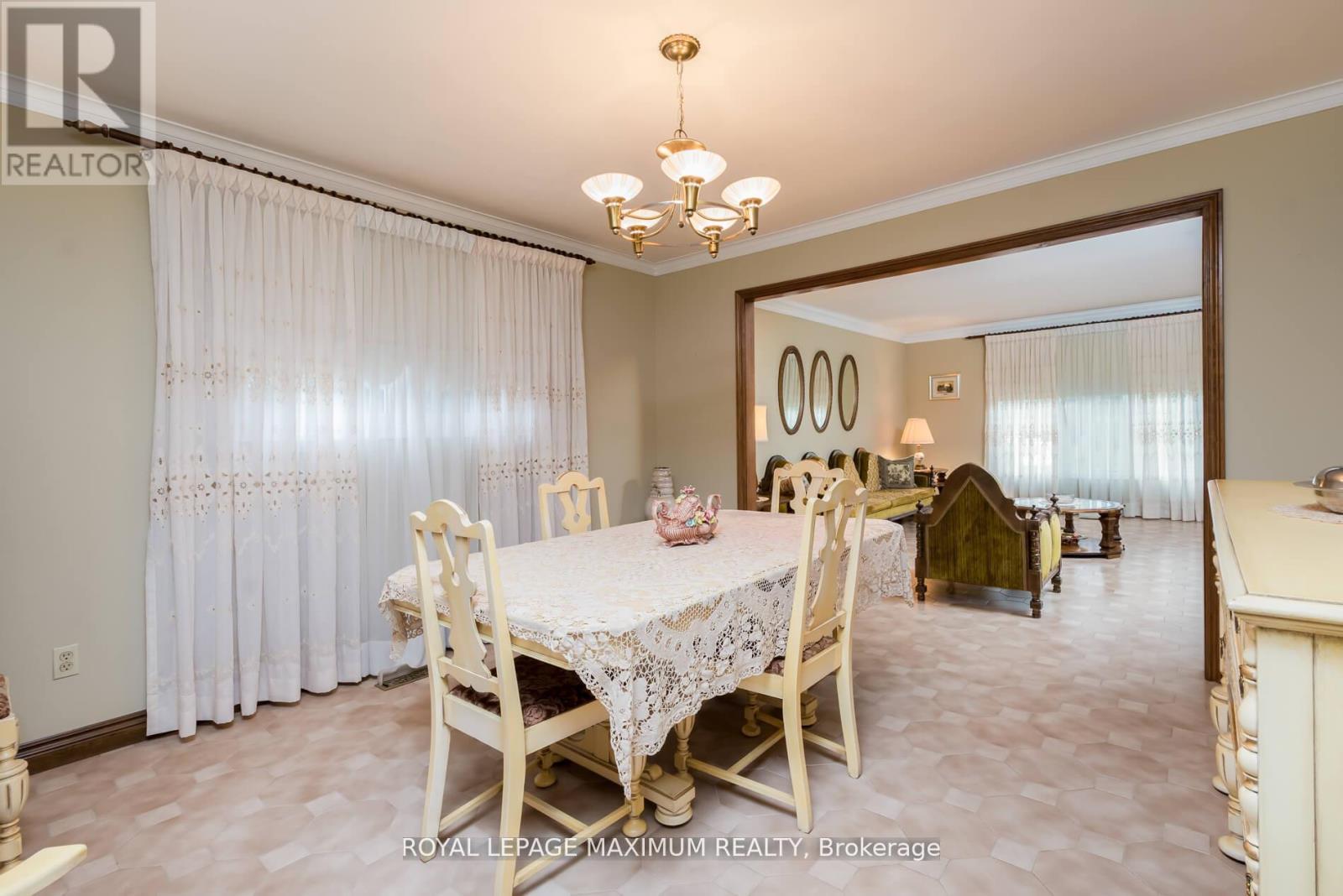 119 Glen Long Avenue, Toronto, ON - Indoor Photo Showing Dining Room