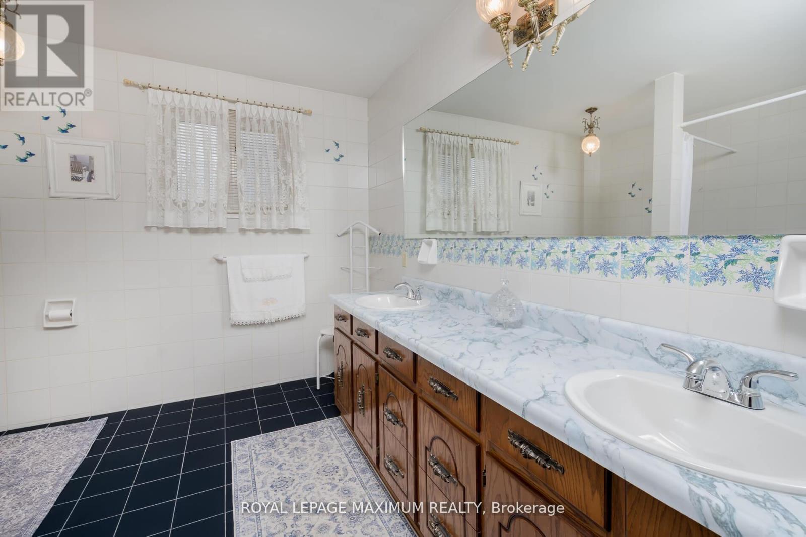 119 Glen Long Avenue, Toronto, ON - Indoor Photo Showing Bathroom