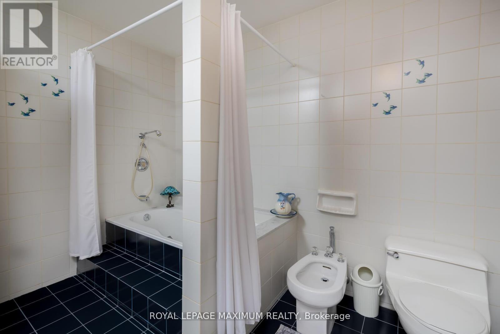119 Glen Long Avenue, Toronto, ON - Indoor Photo Showing Bathroom