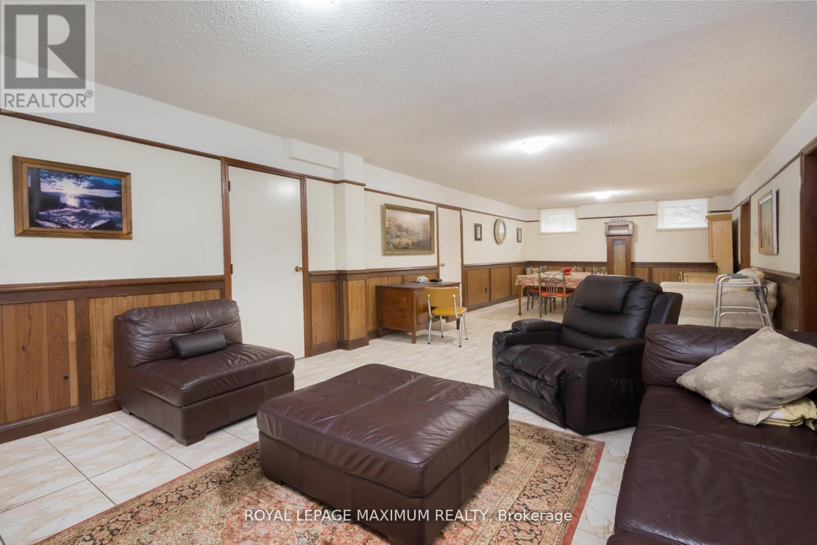 119 Glen Long Avenue, Toronto, ON - Indoor Photo Showing Living Room