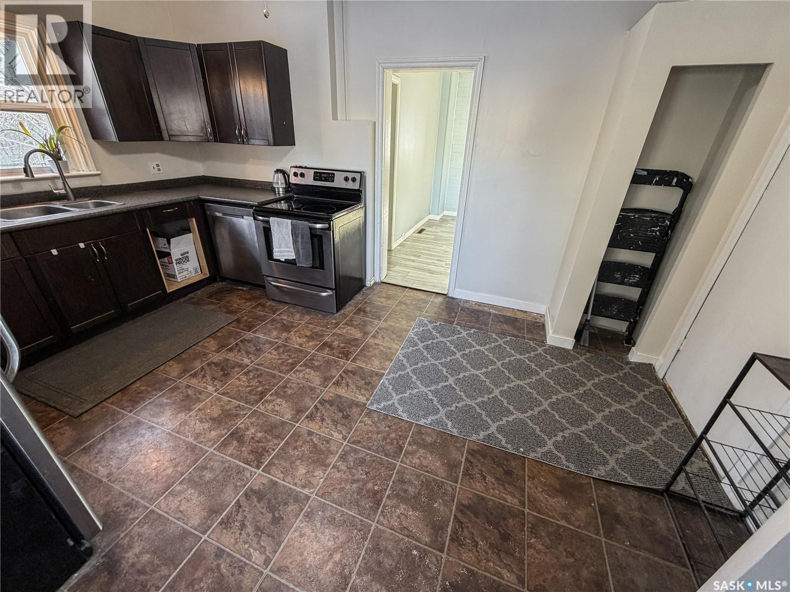 811 Boyle Street, Indian Head, SK - Indoor Photo Showing Kitchen With Double Sink