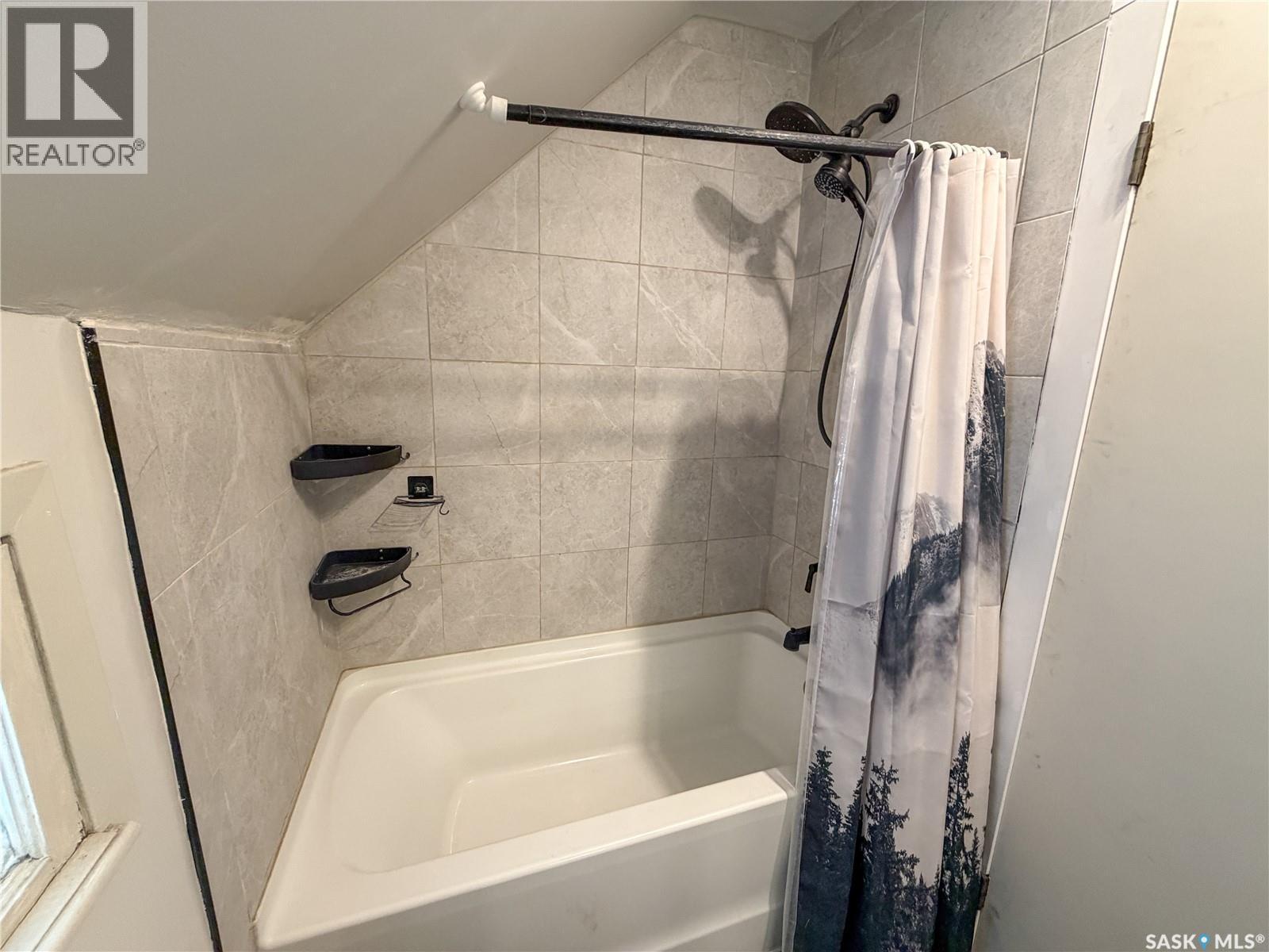 811 Boyle Street, Indian Head, SK - Indoor Photo Showing Bathroom