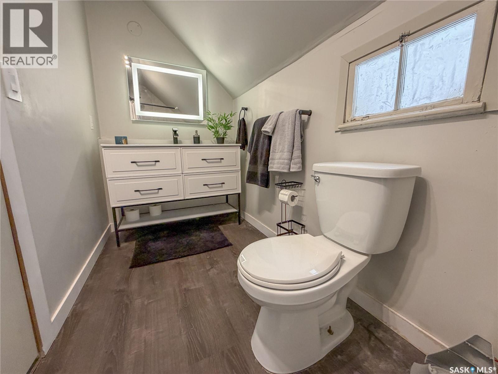 811 Boyle Street, Indian Head, SK - Indoor Photo Showing Bathroom
