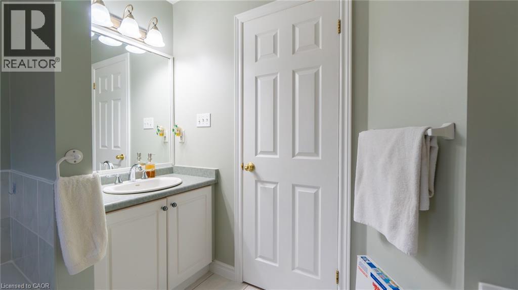 2062 Westmount Drive, Oakville, ON - Indoor Photo Showing Bathroom