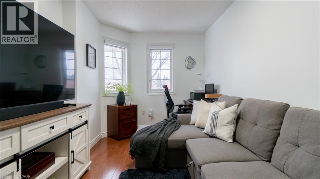 2062 Westmount Drive, Oakville, ON - Indoor Photo Showing Living Room