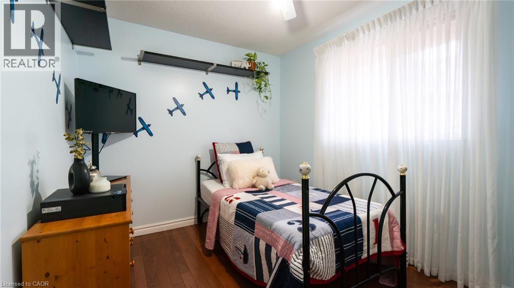 2062 Westmount Drive, Oakville, ON - Indoor Photo Showing Bedroom