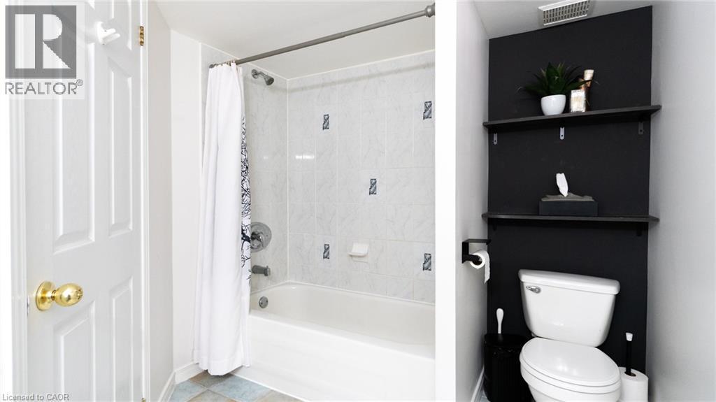 2062 Westmount Drive, Oakville, ON - Indoor Photo Showing Bathroom