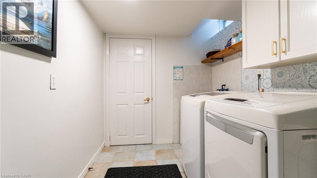 2062 Westmount Drive, Oakville, ON - Indoor Photo Showing Laundry Room