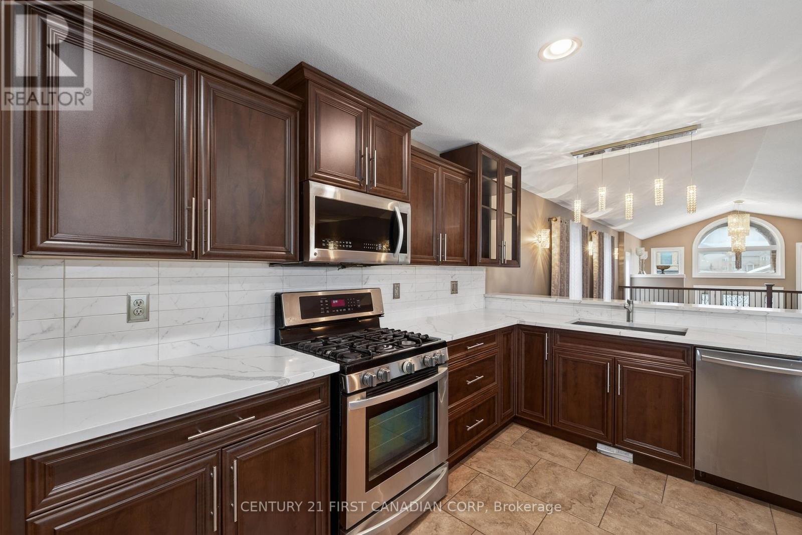 167 Tanoak Drive, London North (North E), ON - Indoor Photo Showing Kitchen
