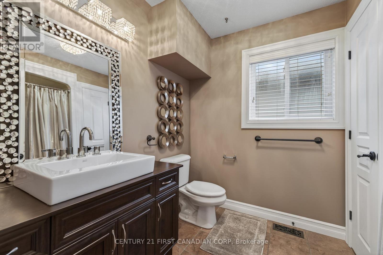 167 Tanoak Drive, London North (North E), ON - Indoor Photo Showing Bathroom