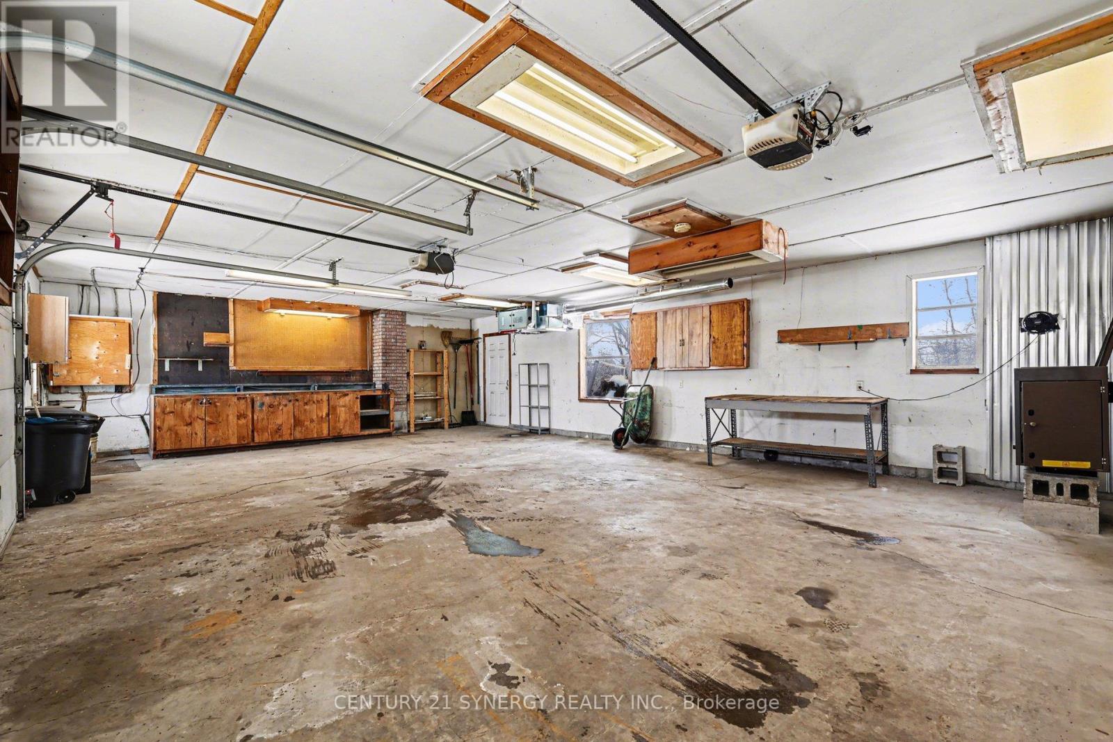 476 County 29 Road, Rideau Lakes, ON - Indoor Photo Showing Garage