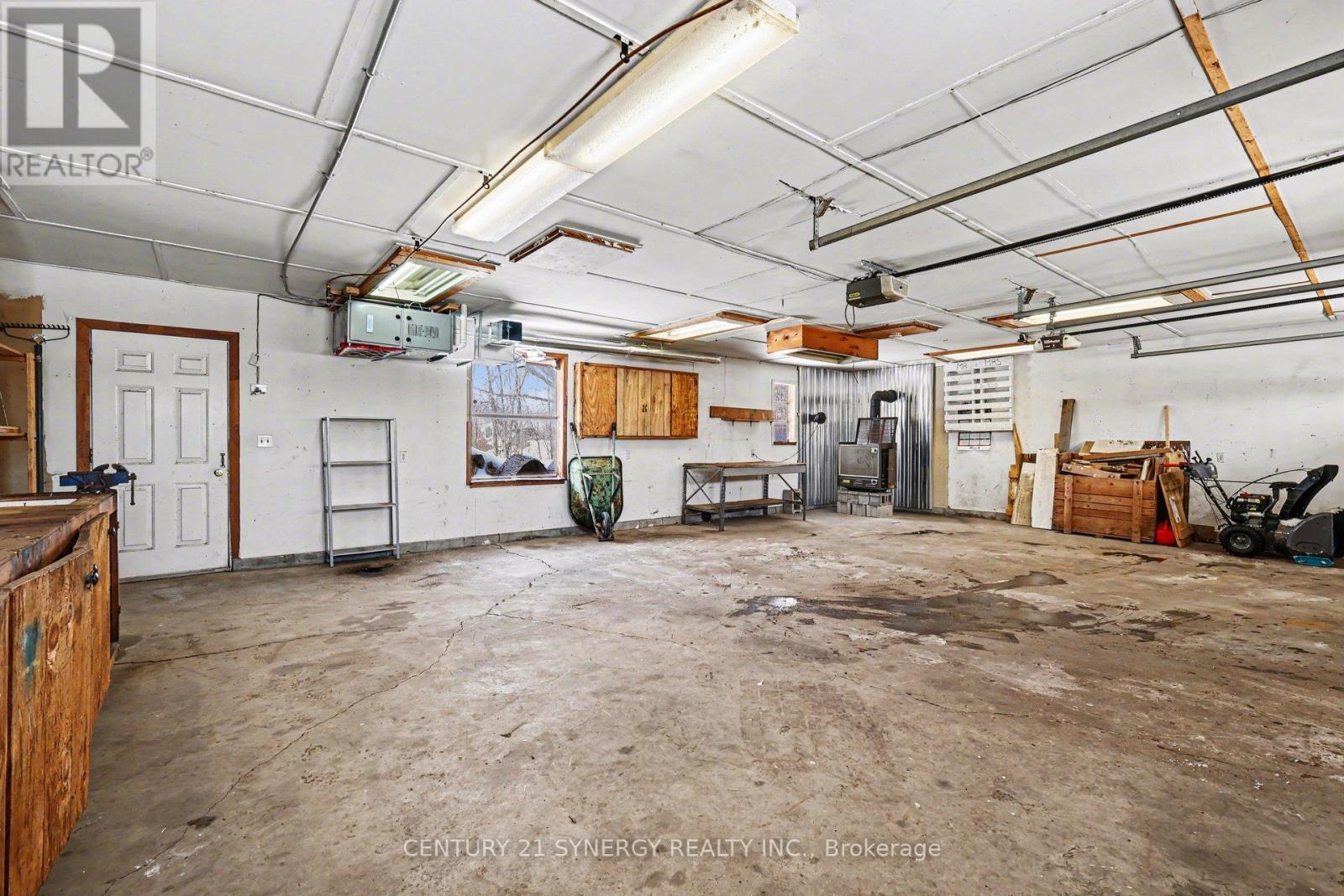 476 County 29 Road, Rideau Lakes, ON - Indoor Photo Showing Garage