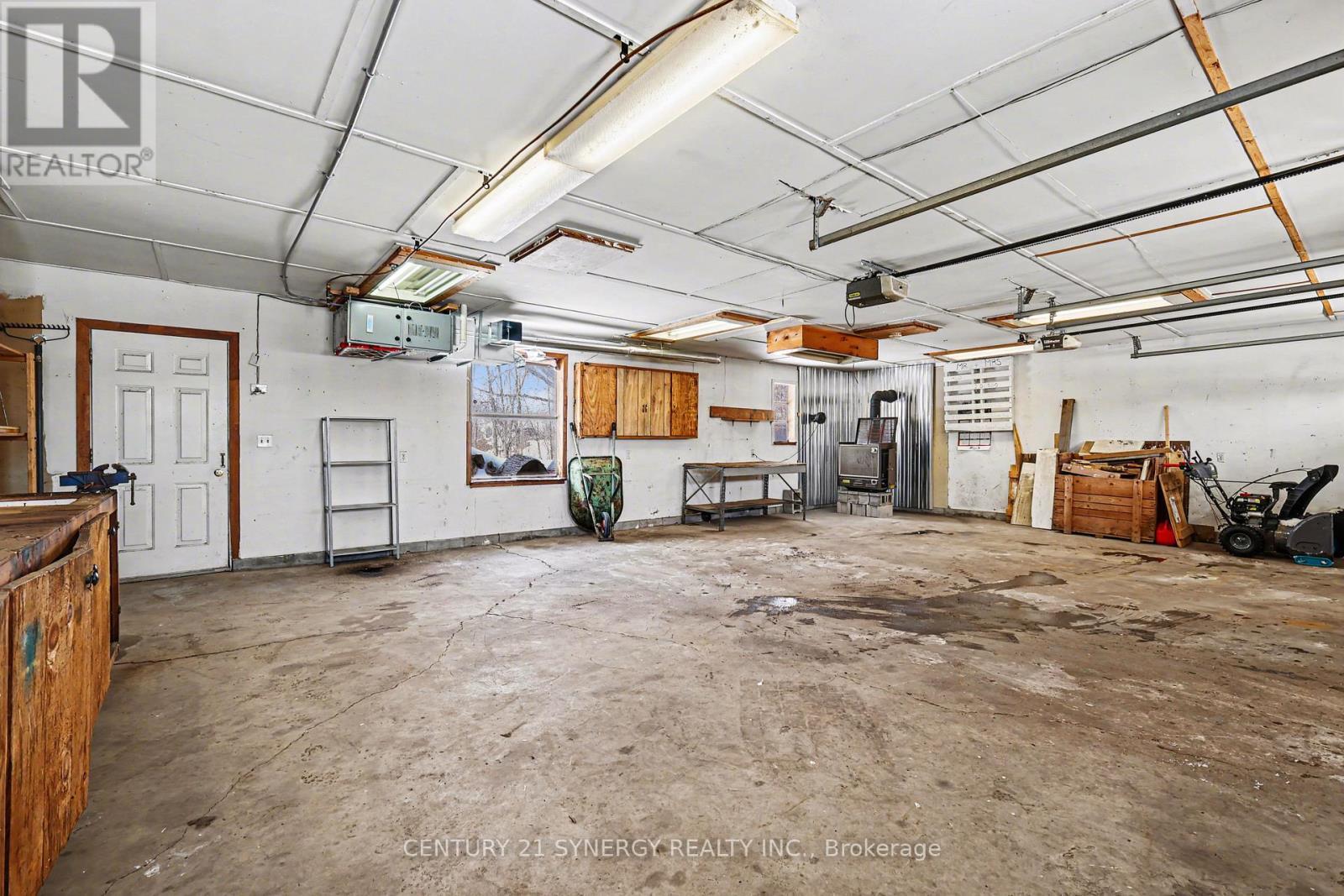 476 County 29 Road, Rideau Lakes, ON - Indoor Photo Showing Garage