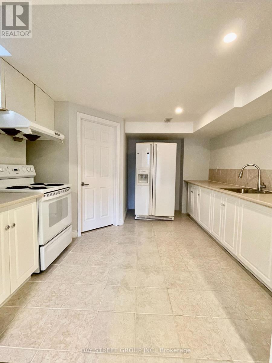 (Bsmt) - 3 Teseo Court, Richmond Hill, ON - Indoor Photo Showing Kitchen