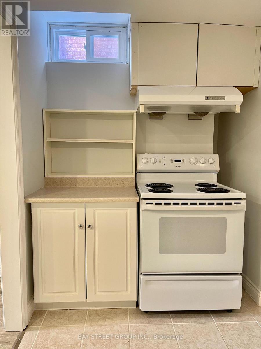 (Bsmt) - 3 Teseo Court, Richmond Hill, ON - Indoor Photo Showing Kitchen