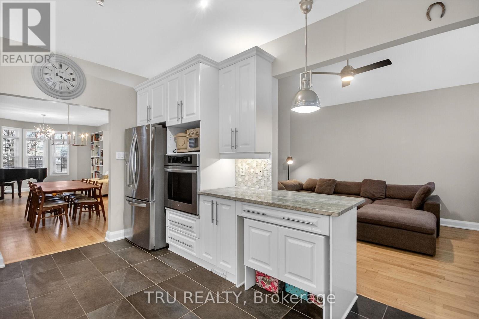 590 Anjana Circle, Ottawa, ON - Indoor Photo Showing Kitchen