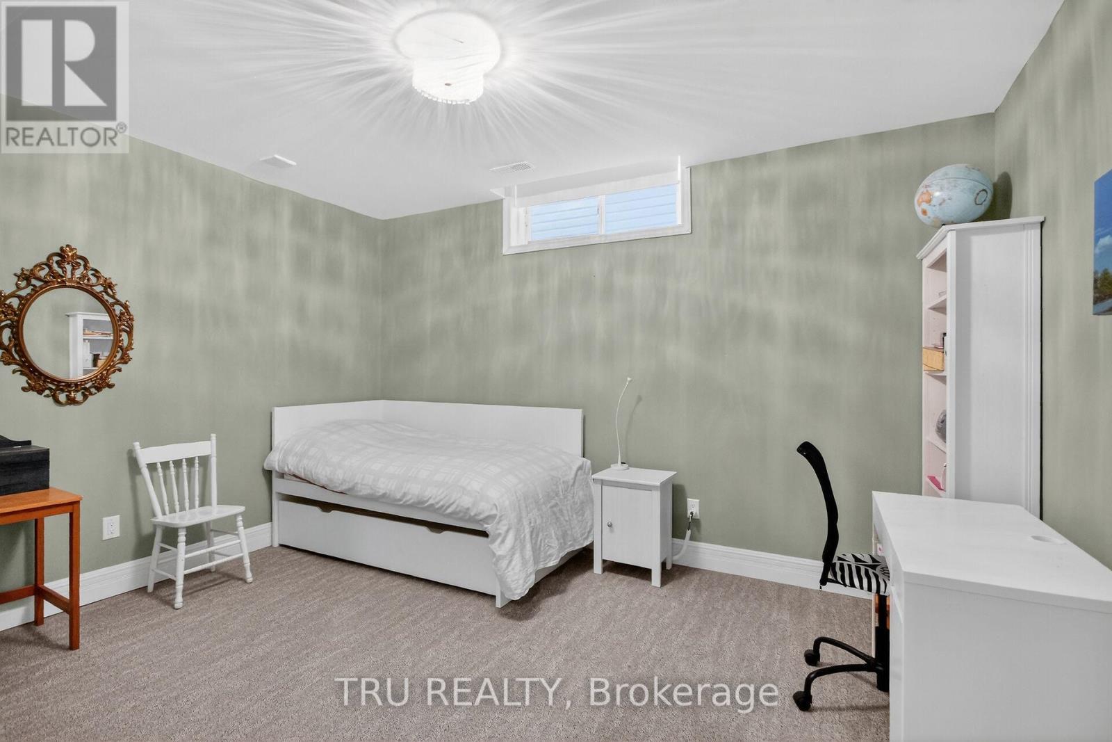 9FT ceilings - 590 Anjana Circle, Ottawa, ON - Indoor Photo Showing Other Room