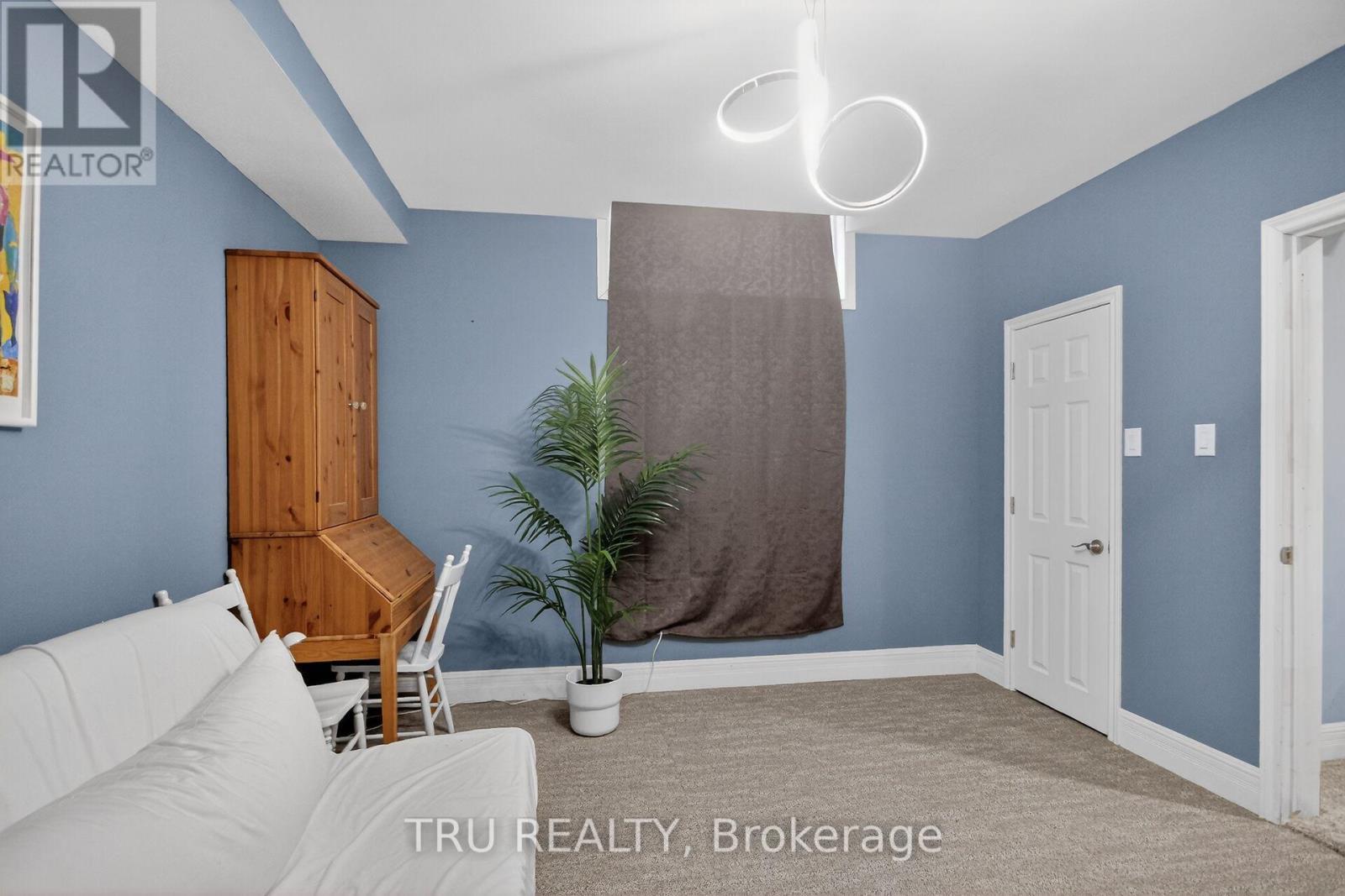 9FT ceilings - 590 Anjana Circle, Ottawa, ON - Indoor Photo Showing Other Room