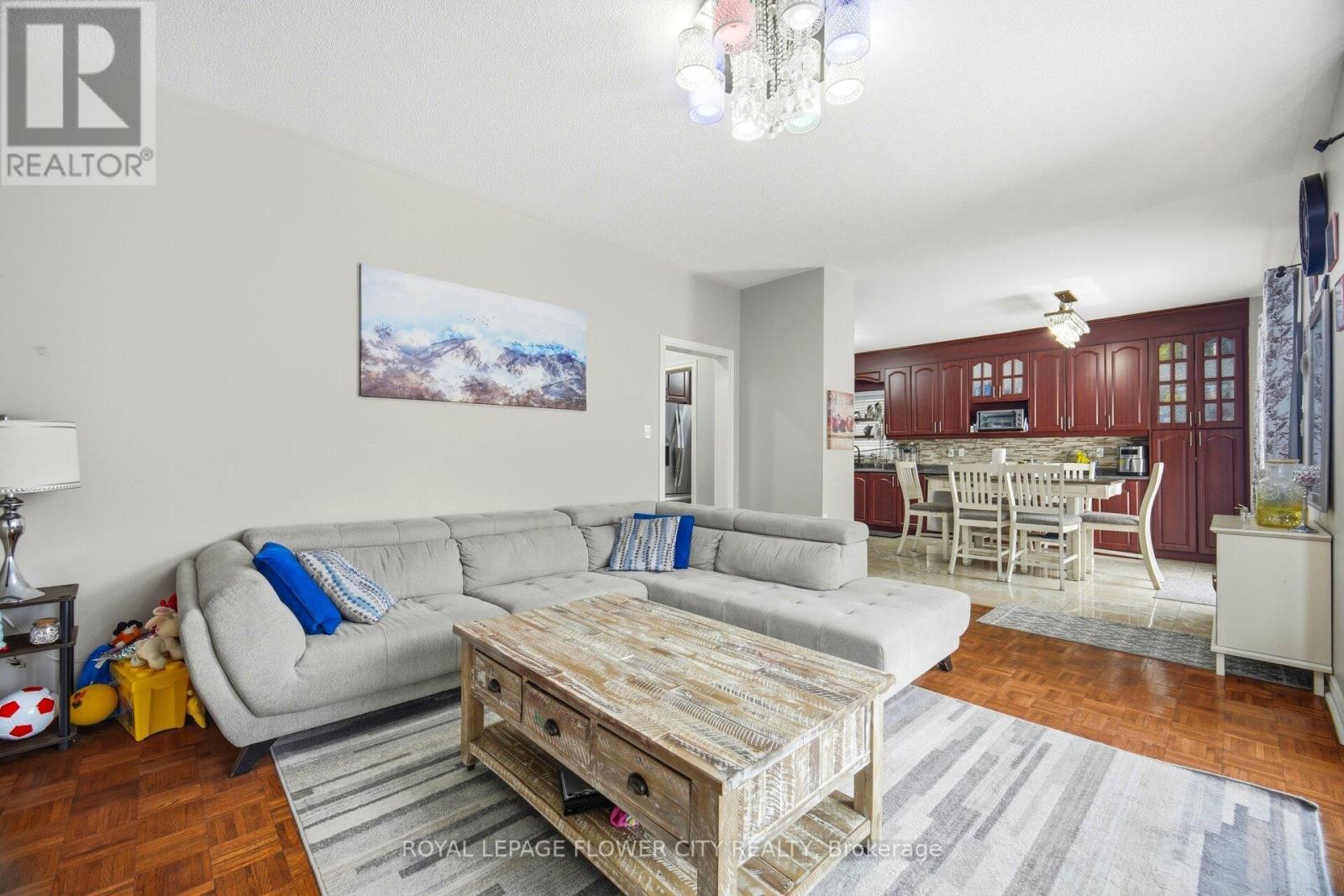 67 Olde Town Road, Brampton, ON - Indoor Photo Showing Living Room