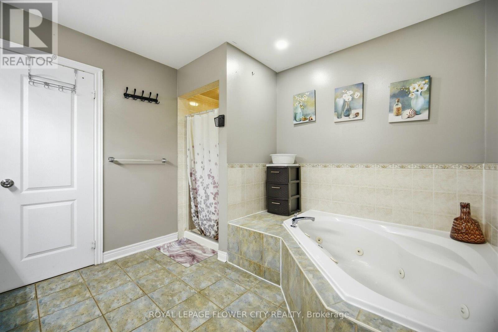 67 Olde Town Road, Brampton, ON - Indoor Photo Showing Bathroom