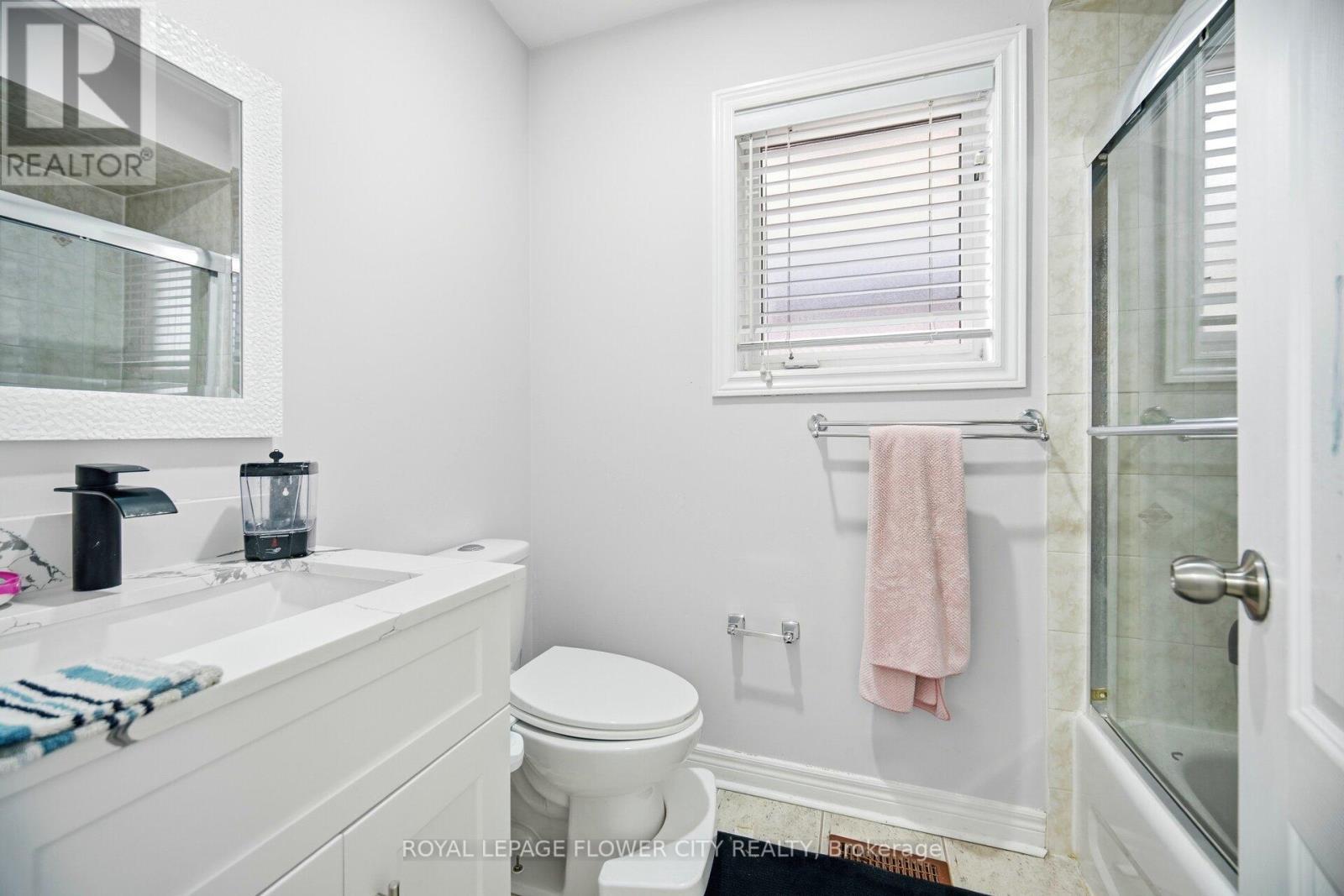 67 Olde Town Road, Brampton, ON - Indoor Photo Showing Bathroom