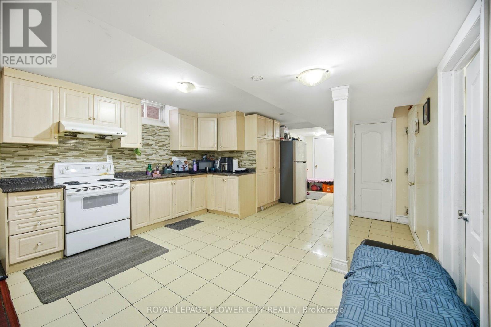 67 Olde Town Road, Brampton, ON - Indoor Photo Showing Kitchen