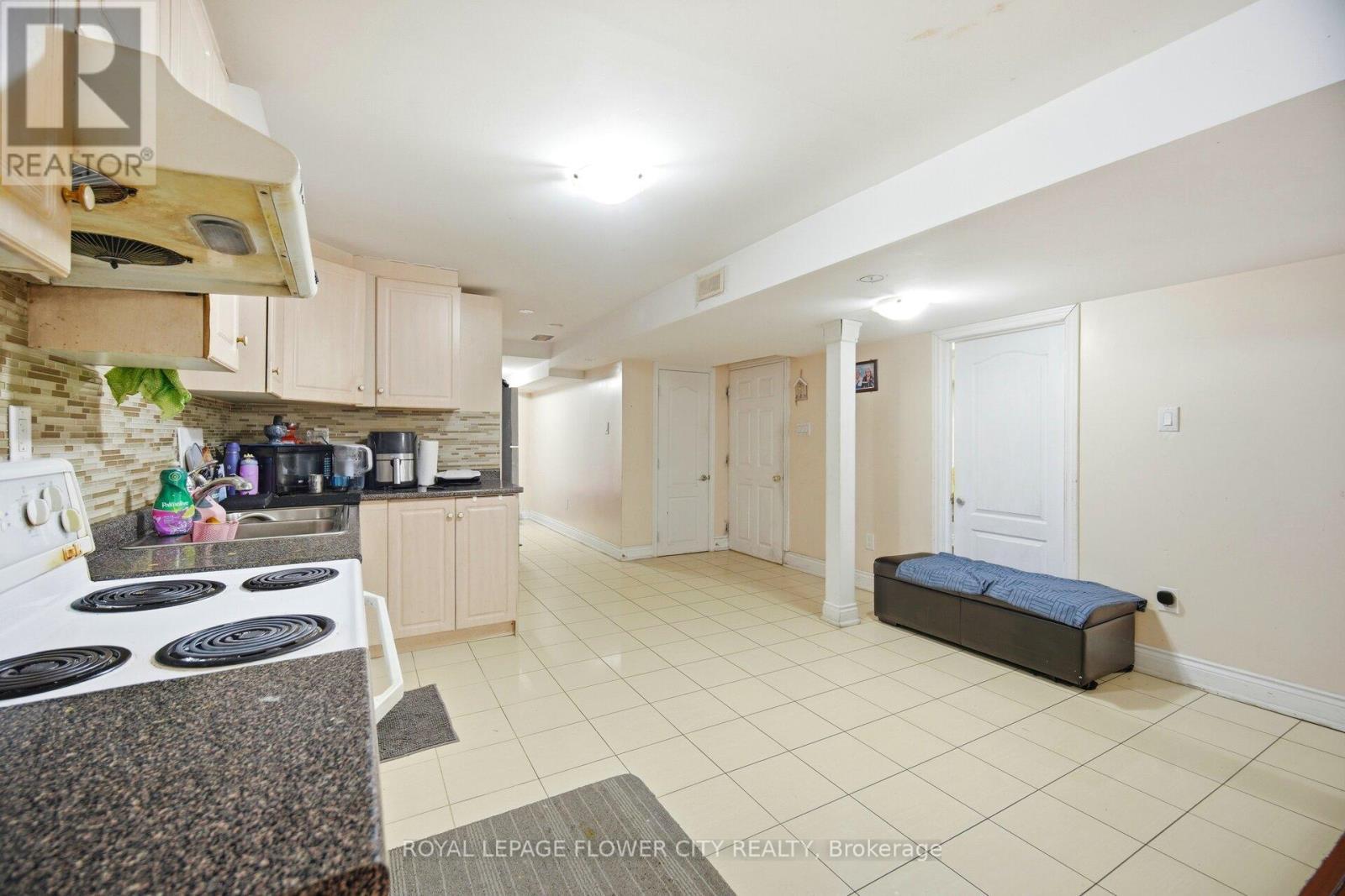 67 Olde Town Road, Brampton, ON - Indoor Photo Showing Kitchen