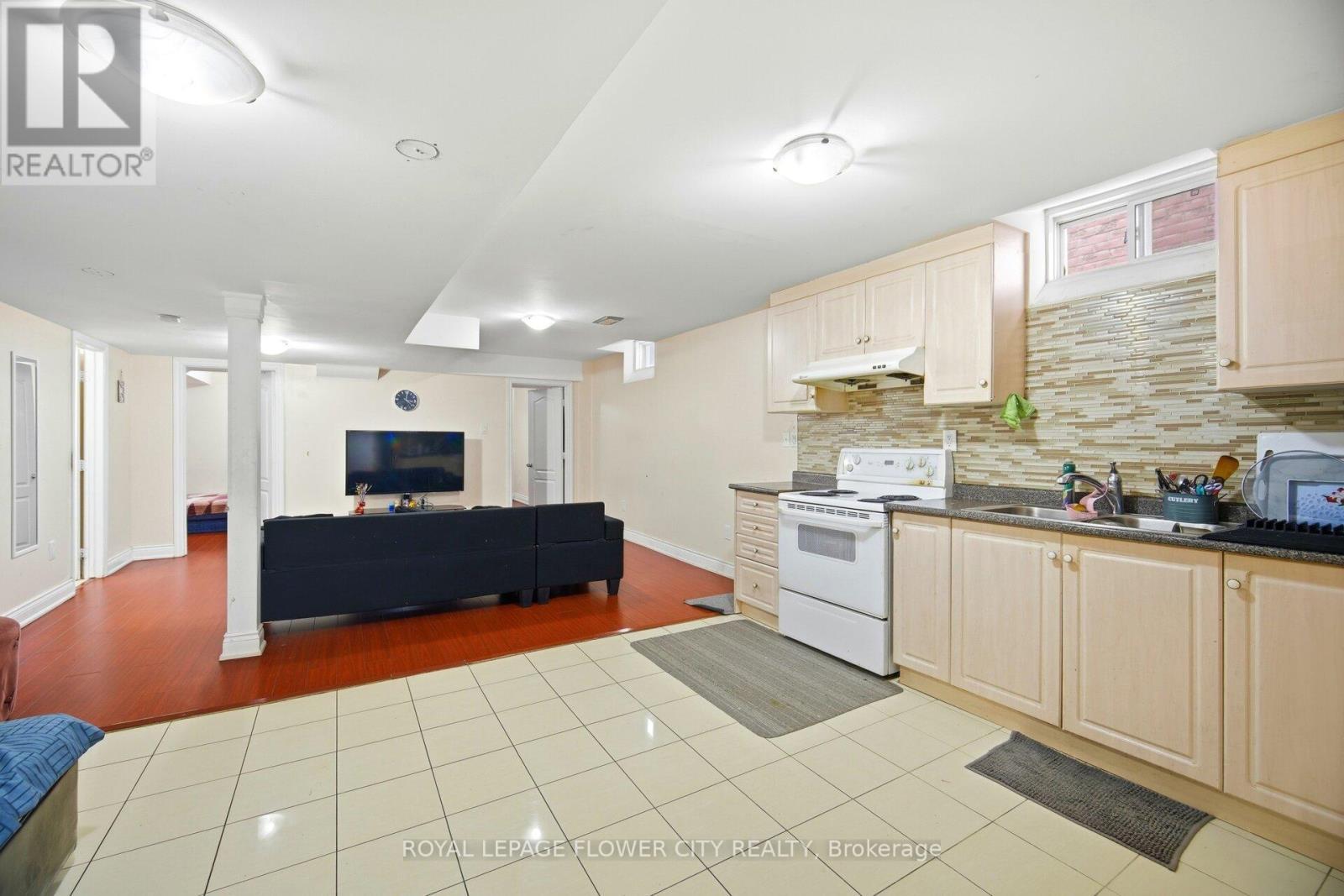67 Olde Town Road, Brampton, ON - Indoor Photo Showing Kitchen