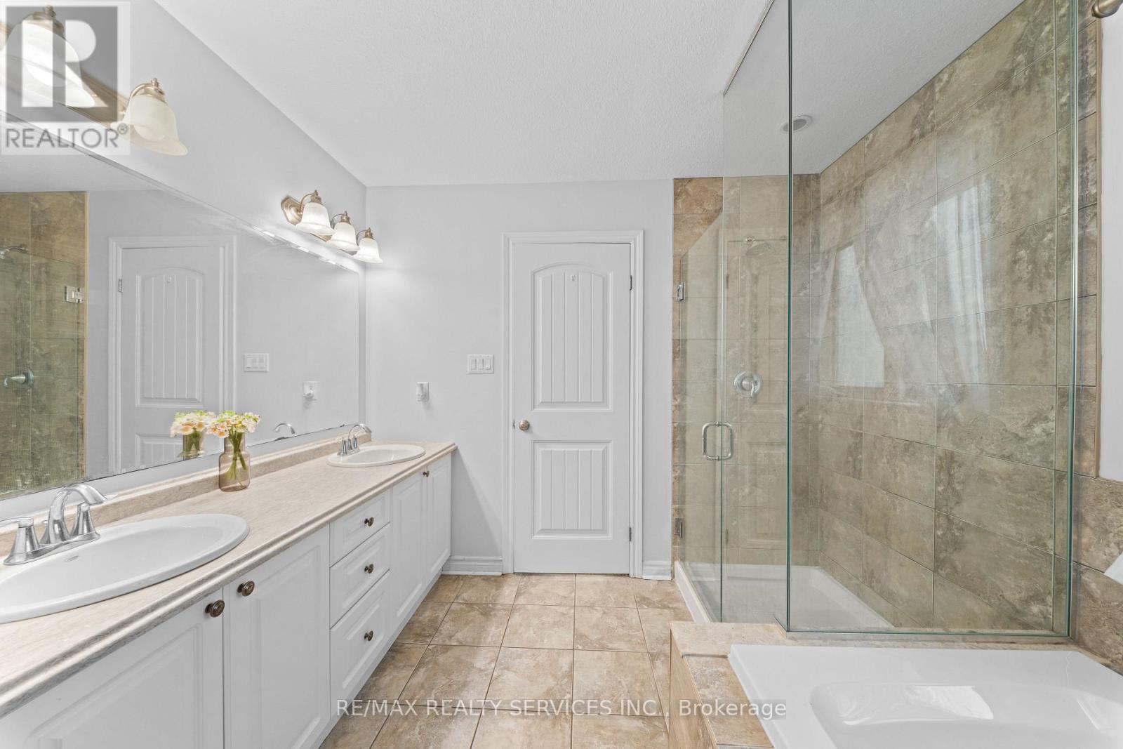 906 Audrey Place, Kitchener, ON - Indoor Photo Showing Bathroom