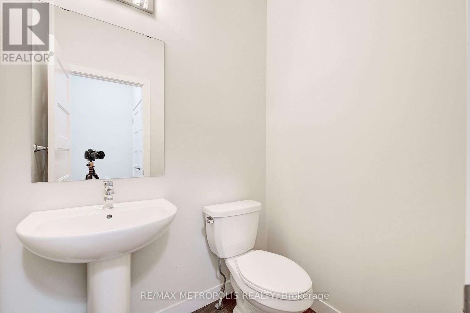 996 - 996 West Village Square, London North, ON - Indoor Photo Showing Bathroom